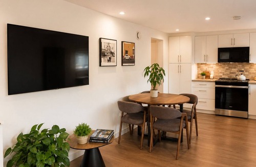 Turtle Mountain Apartment | Close to all amenities, beaches, only 30 min to Kelowna and UBC.