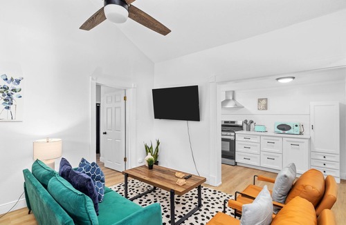 St. Louis House | Close to All STL : Adorable 3BR/2BTH : STL Zoo Forest Park Wash U Hospitals