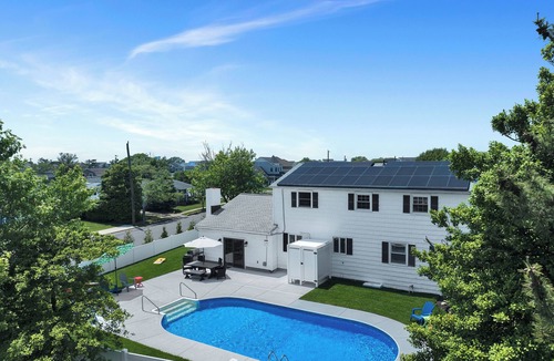 Brigantine House | Close To Beach, 5 Bedroom, Sleeps 12, Saltwater Pool, Large Yard, On Golf Course