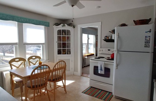 Newport East Apartment | Close to Beaches and All Newport Activities. Pet Friendly! Updated pictures.