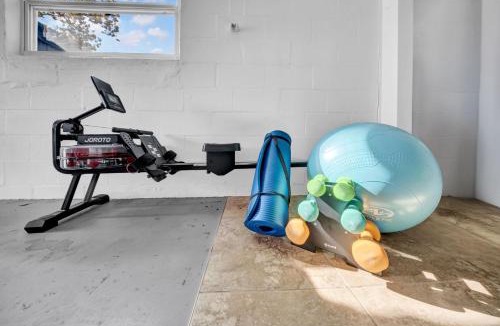 Largo House | Close to beaches BBQ workout gear private yard