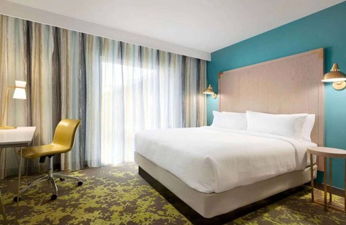 Whittier Hotel | Close to CU Boulder + Free Breakfast. Pool. Gym.