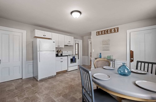 Exeter Apartment | Close to Downtown Exeter-1st Flr 1 Bed+ Office