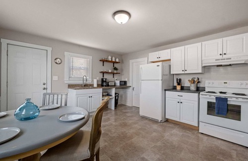 Exeter Apartment | Close to Downtown Exeter-1st Flr 1 Bed+ Office