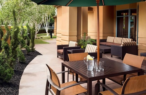 Pleasant Hill Hotel | Close to Downtown San Francisco CA! Property w/Onsite Self Parking & Starbucks