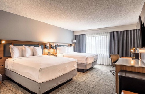 Richardson Hotel | Close to Eisemann Center for the Performing Arts! FREE Parking, Outdoor Pool!
