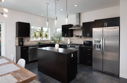 Bozeman House | Close To Everything, Away From It All: 3 Bdrms + Peloton + Fiber Optic Internet!