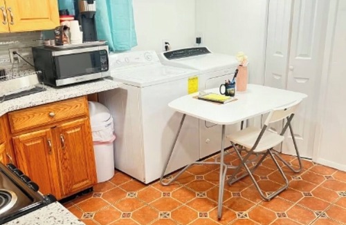 South Farmingdale Apartment | Close to everything with free parking in Farmingdale