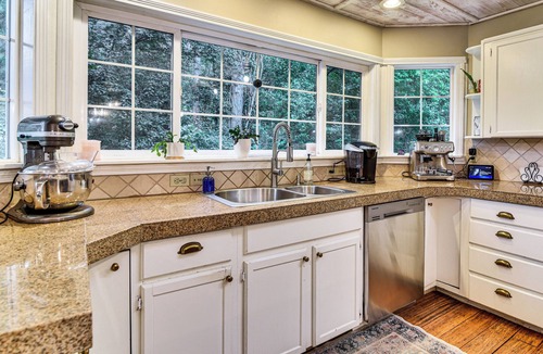 Aloha House | Close to Intel/Nike: Large Family Home w/Hot Tub