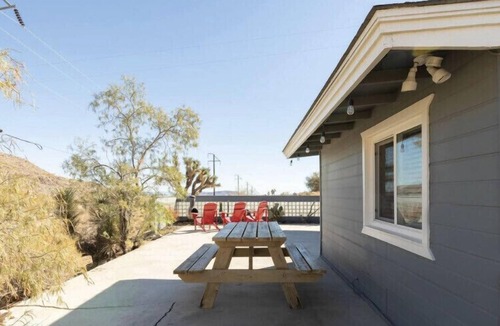 Joshua Tree Cottage | Close to park, 5 Acres, Hot Tub, near JT village