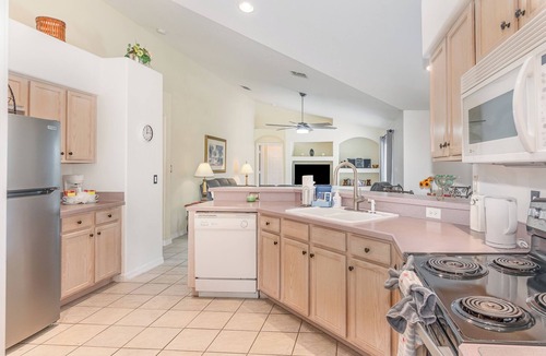 Orange Tree House | Close to Shops, Theme Parks & Restaurants with Pool, Spa & Games Room (16026)