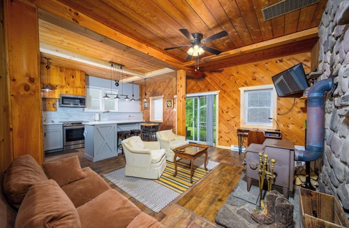 Maplecrest Cottage | Close to skiing in Windham and Hunter, hiking, lakes, 20+restaurants