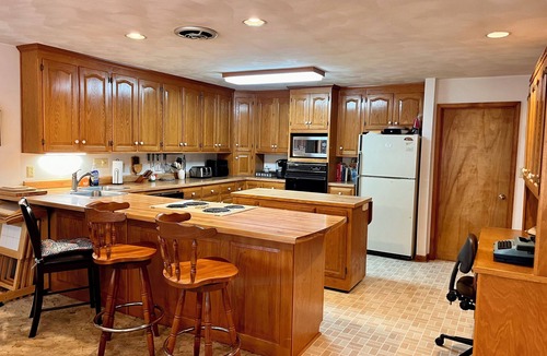Huddleston House | Close to SML's favorite spots! Family friendly home with gorgeous views!