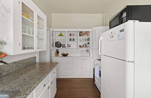 Midtown Sacramento Apartment | Close to State Capitol | Mins to Southside Park