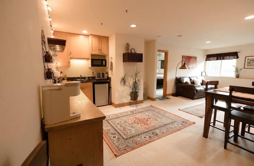 Eagle Apartment | Close to the slopes, mtb trails, views, local tips