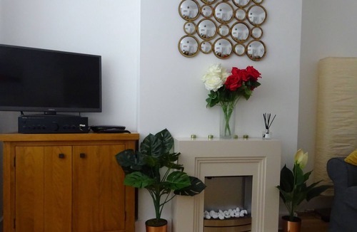 Stratford House | Close to Vibrant East Village & Westfield our Cosy 2 Bed House awaits you.