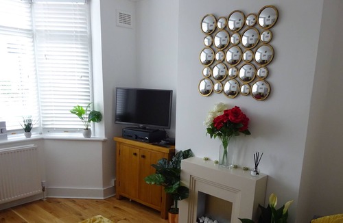 Stratford House | Close to Vibrant East Village & Westfield our Cosy 2 Bed House awaits you.