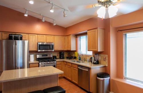 Tucson House | Closed by I-10, airport, Air and Space museum, downtown and UoA