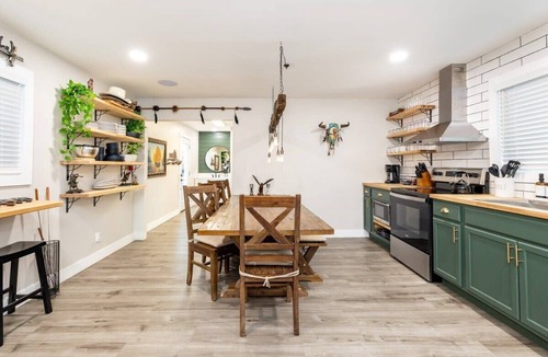Valle Hostel | Closest Upscale Stay to Grand Canyon | Sleeps 22