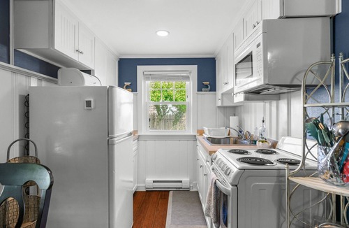 Harwich Port Cottage | Cloud 9 - Community Pool-Walk to beach-Private