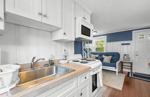 Harwich Port Cottage | Cloud 9 - Community Pool-Walk to beach-Private