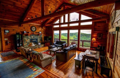 Mountain City Cabin | Cloud 9-Log Cabin, Stunning View, Luxury Hot Tub, Gas Fire Pit, 30 min to Boone