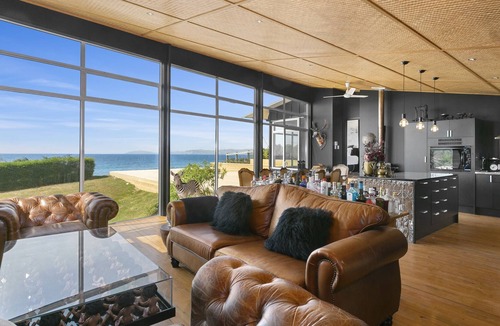 Dunedin City Centre Cottage | CLOUD 9 RETREAT - ABSOLUTE BEACHFRONT HOME, pet friendly in Karitane