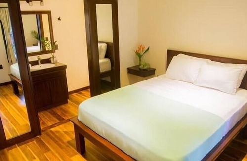 Dominical Hotel | Cloud Forest Bridge King Room at Hona Beach Hotel