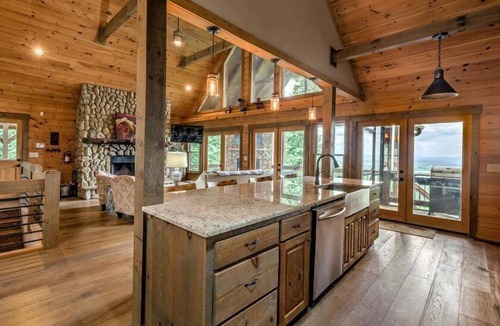 Blue Ridge Cabin | Cloud Nine- Amazing View | Screened Porch | Outdoor Fireplace | Featured in the Atlanta Journal