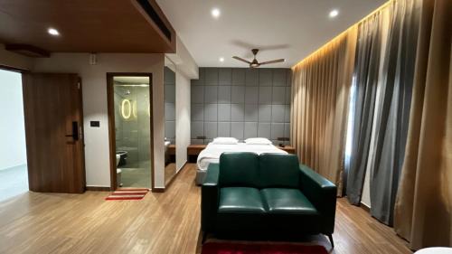 Thalassery Hotel | Cloud Nine Hotel - Kuthuparamba
