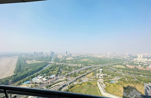 Noida Apartment | Cloud stay @41st floor