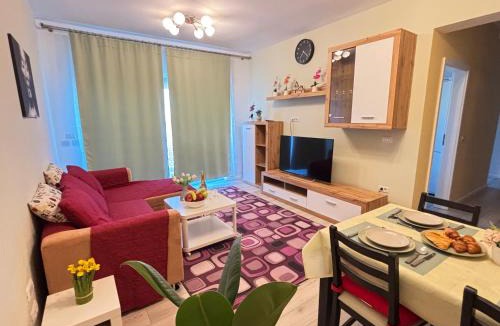 Dumbravita Apartment | Cloud Sunrise Spacious & King Beds & Free Private Parking