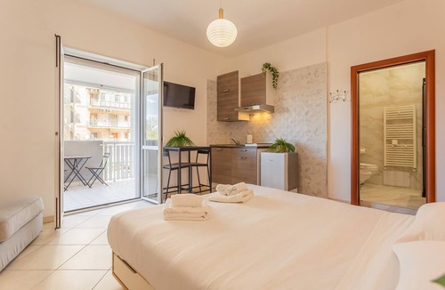 Municipio 1 Apartment | Cloud Swing Room 2 by Wonderful Italy