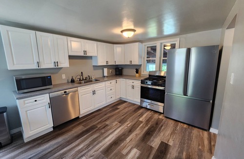 North East House | "Cloud Vine" 4-bedroom home in Erie County's North East, PA! Easy access to all!