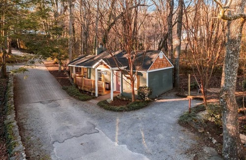 Lookout Mountain Cottage | Cloudland Cottage - Ruby Falls - Spa Tub