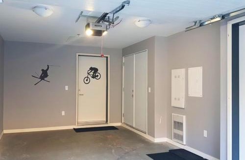 Canmore Apartment | Cloudline Vista 3 BdrmTownhouse w Private Garage Views Pool Walk Downtown