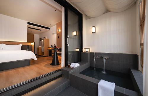 Xishan Hotel | Clouds April Hotel, Dianchi South Asia Style First City Branch