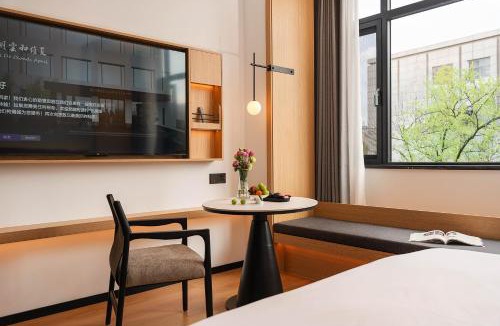 Xishan Hotel | Clouds April Hotel, Dianchi South Asia Style First City Branch
