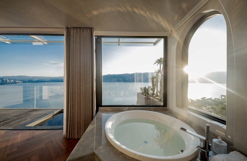 Dali Hotel | Clouds on the Horizon