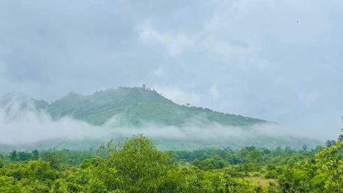 Kampot Hostel | Cloudy Hill Hostel & Villa