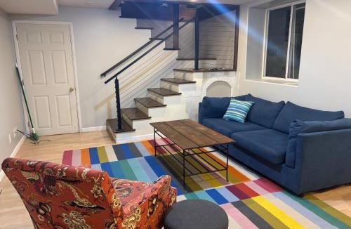 Powderhorn Apartment | Clover Apartment in Blue House on the Park