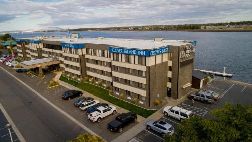 Kennewick Hotel | Clover Island Inn