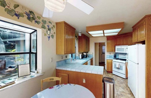Cloverdale House | Cloverdale Hillside Lodge on 7 Wooded Acres