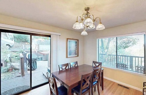 Cloverdale House | Cloverdale Hillside Lodge on 7 Wooded Acres