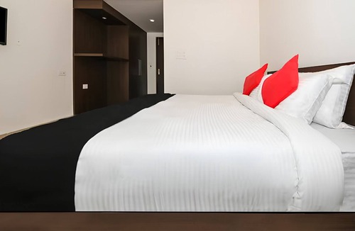 Bareilly Hotel | Club 7
