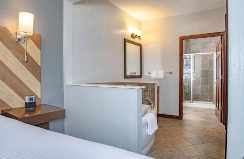 Lake Delton Resort | Club Wyndham Glacier Canyon