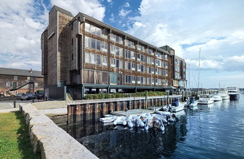 The Point Hotel | Club Wyndham Inn on Long Wharf