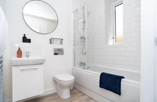 Birmingham Apartment | Co-Working Space, Gym Access & Free Parking