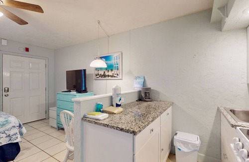Pass-a-Grille Historic District Apartment | Coastal dog-friendly condo with observation deck, best Gulf sunset views