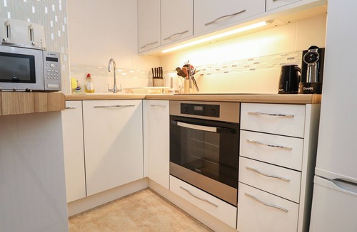 Ingleton Cottage | COACH HOUSE COTTAGE, pet friendly, with hot tub in Ingleton